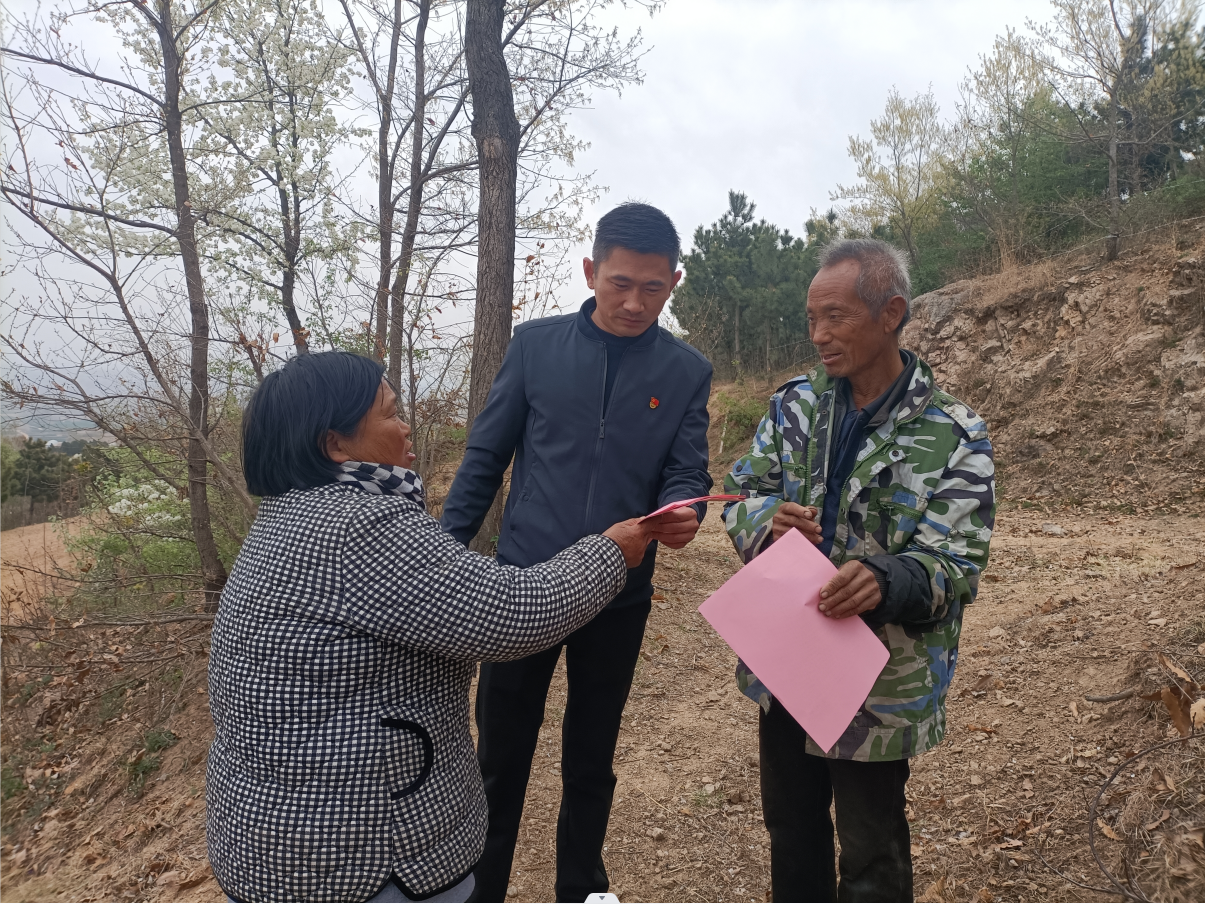 赣榆区班庄镇人大代表助力构筑森林防火安全屏障
