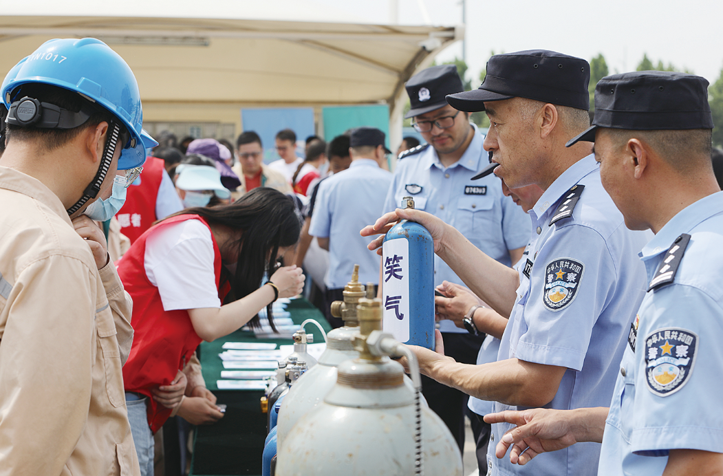 我市集中公开销毁一批毒品