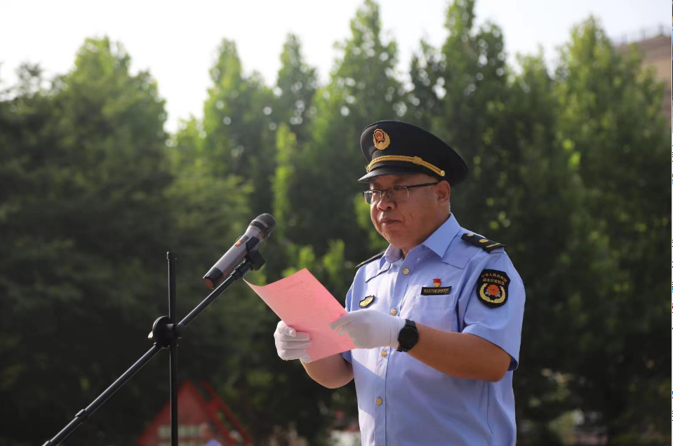 灌南县综合行政执法局举行“迎七一、升国旗、感党恩”主题教育活动