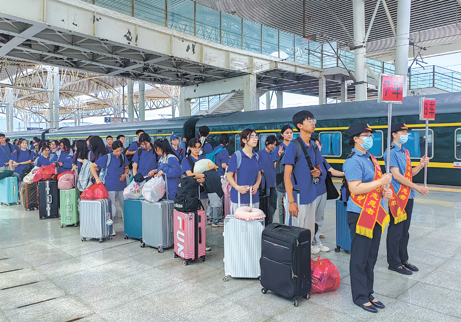 我市圆满完成2023年暑假新疆班学生发送任务 1100余名新疆学子返乡
