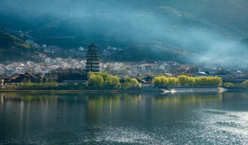 又一景区迎来千人旅行团 火爆“暑期档”折射我市文旅消费再升级