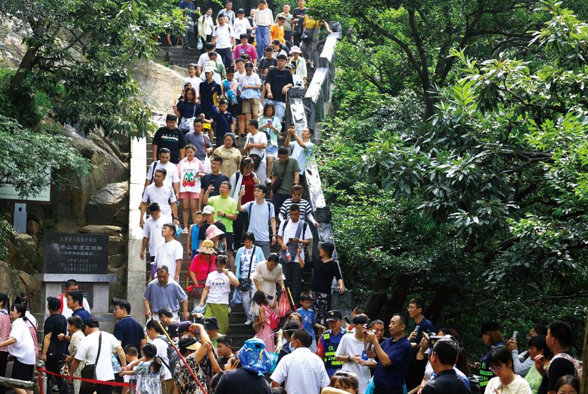 暑期旅游“火”中有序 服务升级“乐”游港城