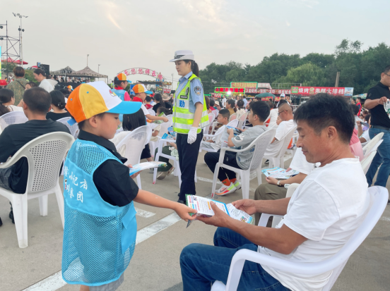 文明实践·时代新风︱“山海相约 我说家乡”赣榆小记者团为交通安全代言