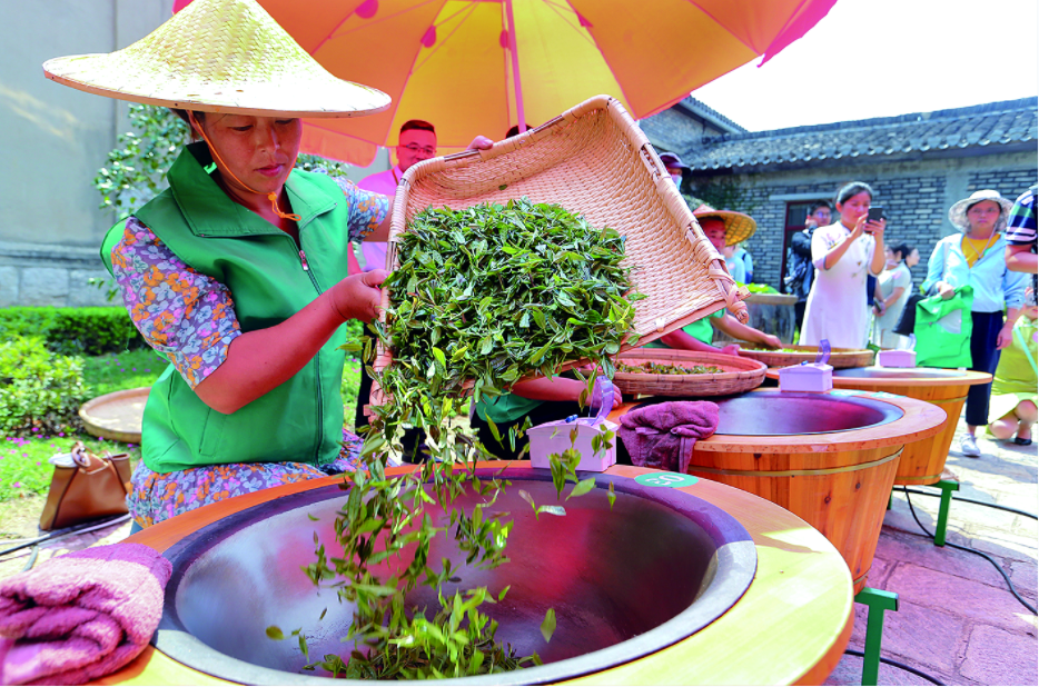 首届茶行业职工职业技能大赛在连云区宿城街道举行