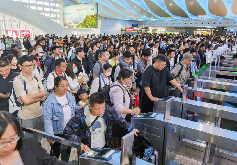 中秋国庆长期进入尾声迎来返程高峰 