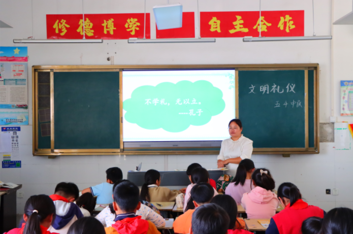 连云港市抗日山小学：文明始于心  修身践于行