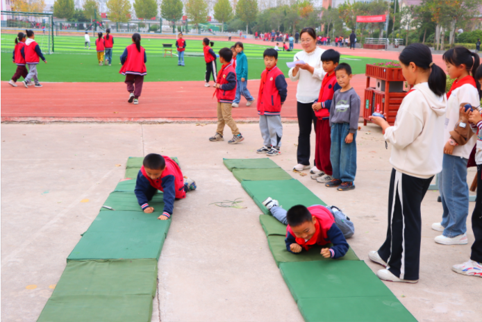 连云港市抗日山小学：趣味运动会，山娃high翻天