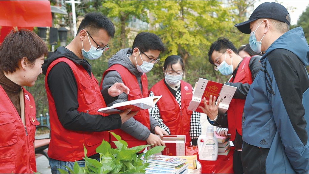 市城建控股集团“以书换物”温暖业主心