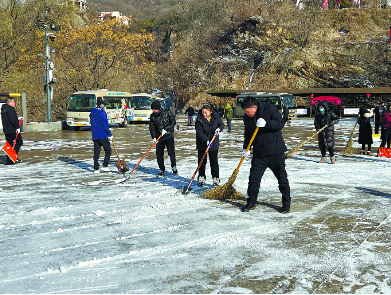 云台山景区扫雪除冰保障游客赏景“无碍”