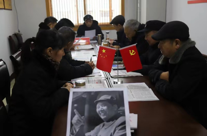 灌南县综合行政执法局离退休干部党支部组织学习习近平总书记在纪念毛泽东同志诞辰130周年座谈会上的重要讲话