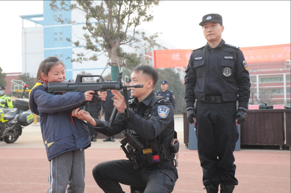 连云港赣榆：喜迎警察节 110进校园