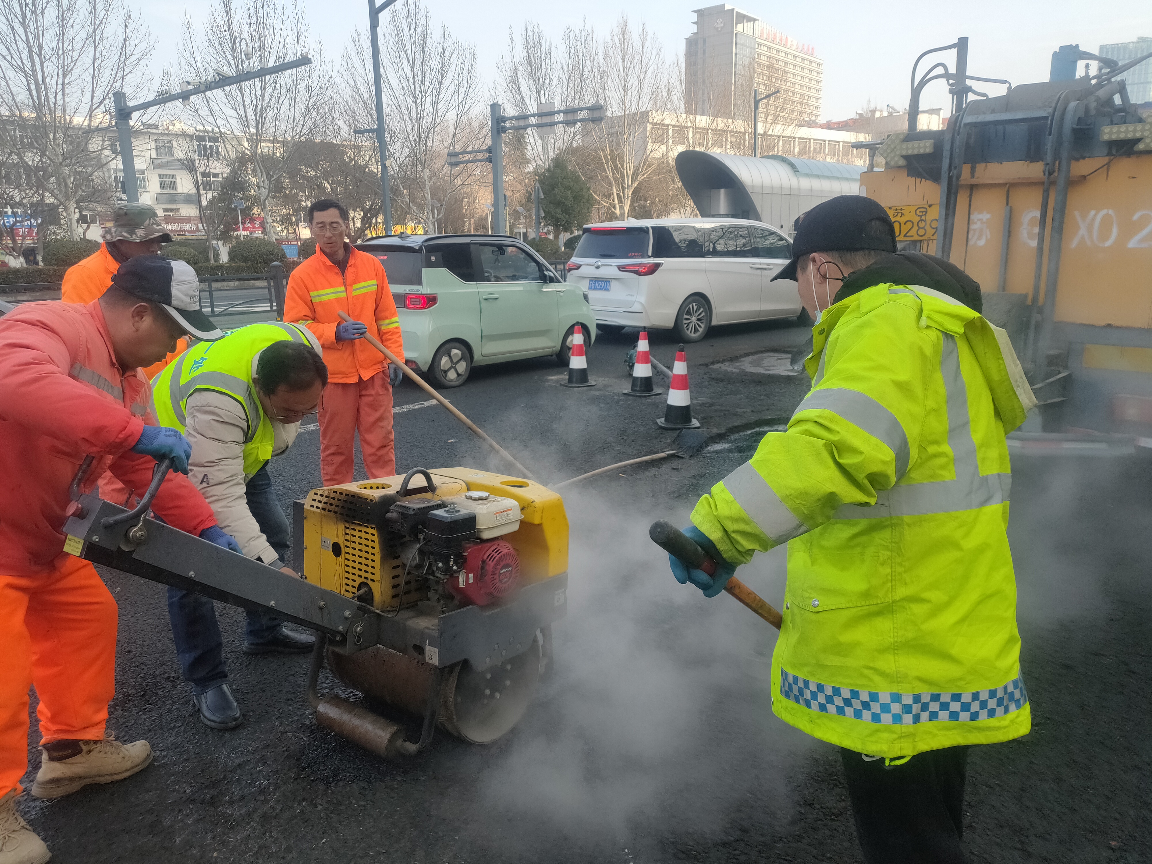 提前应对 确保畅通 我市加强雪后城市路面病害处置