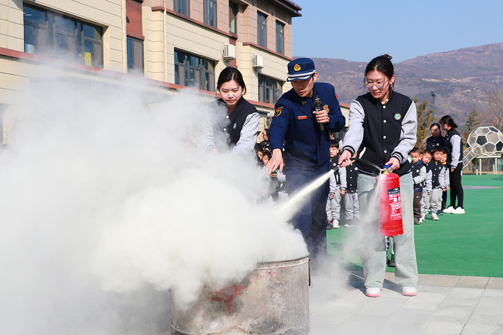 小手拉大手 共筑防火网 蓓蕾幼儿园举行消防宣传教育活动