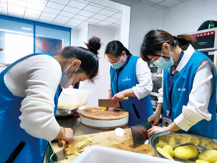 文明实践·时代新风︱小饭碗装着大民生 如何守护老人的幸福“食”光