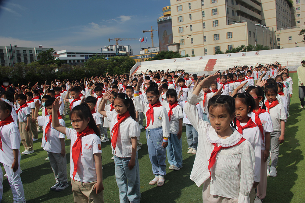 红领巾爱祖国 好队员筑梦想 | 解放路小学举行一年级新队员入队仪式