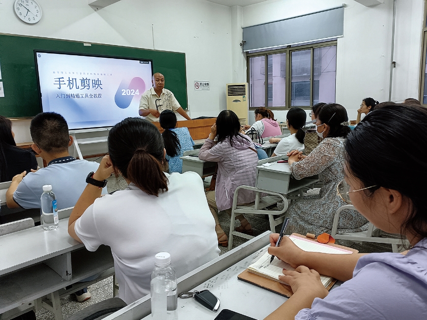 “连云港技能夜校”开班 市民乐享潮课