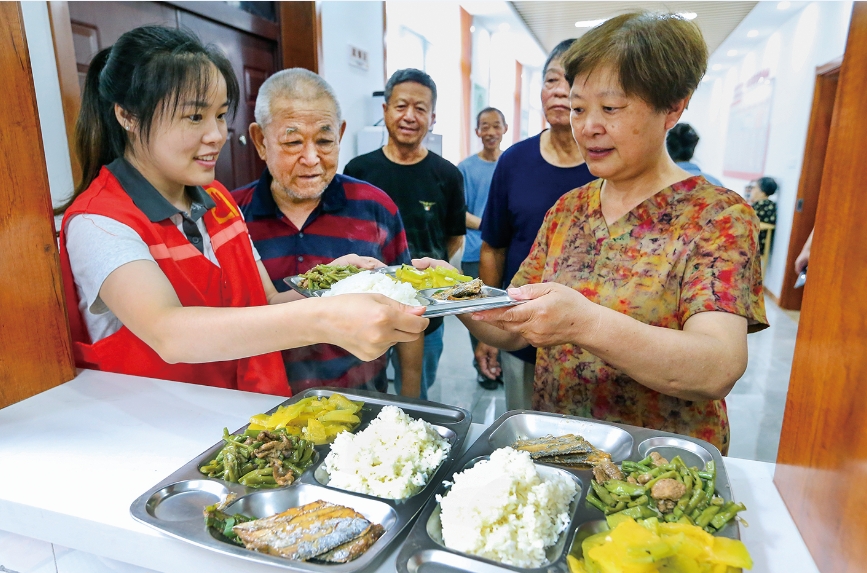 优化老人“家门口”助餐服务