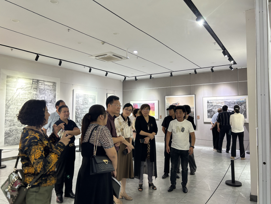 庆祝新中国成立75周年东海县美术作品展开展