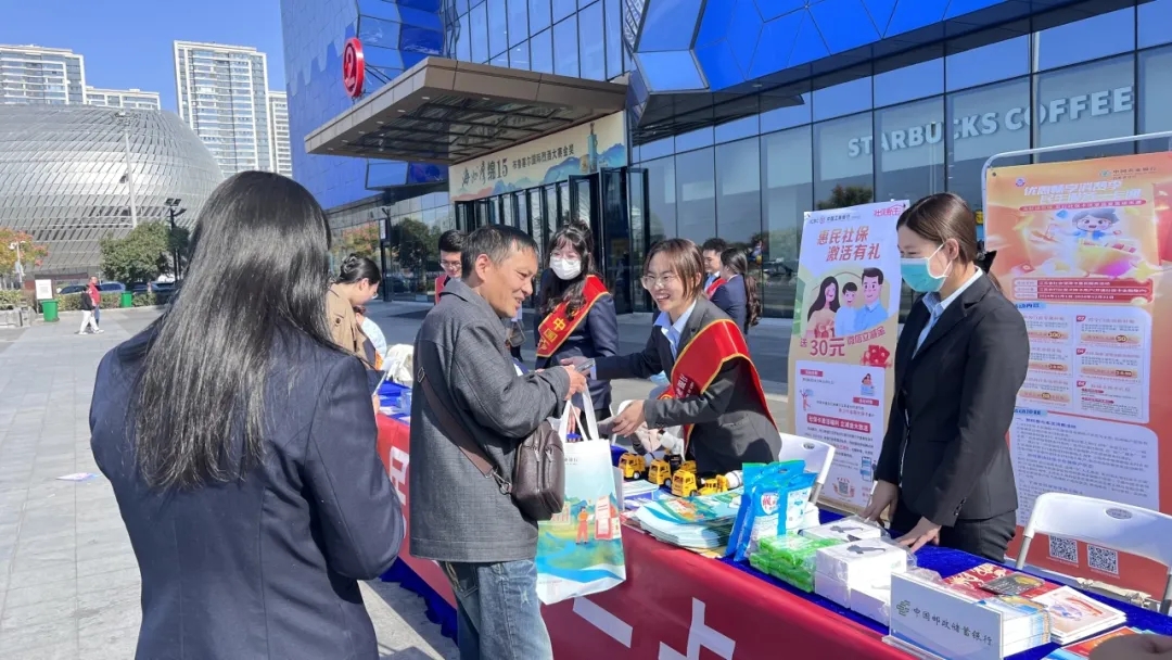 连云港市人社部门开展社会保障卡惠民服务活动