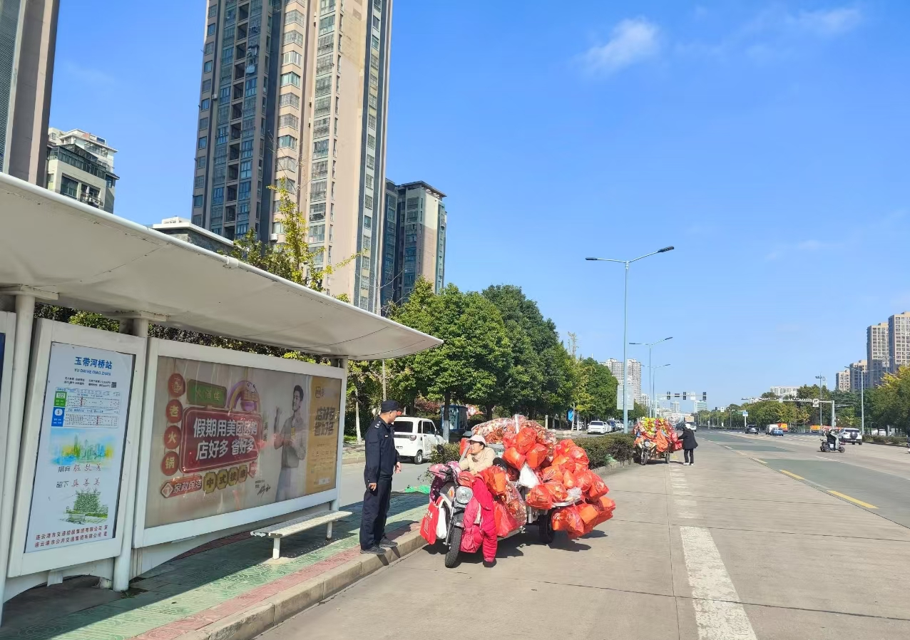 劝导文明祭祀 优化市容环境