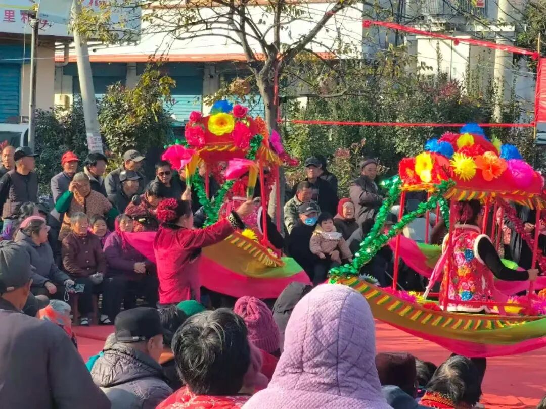 文化惠民丨“花船摇曳 戏韵悠扬”小伊镇非遗展演“驶入”健康公园