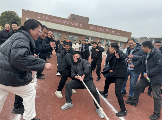 我們的節日·歡樂中國年：拔河迎年瑞氣盈,團結奮進新征程