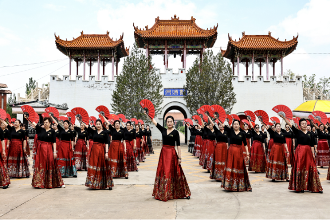 紅韻旗袍：刮向全國的“最炫民族風”