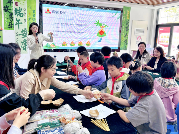 灌云縣東王集鎮：端午遇六一文明實踐關愛活動