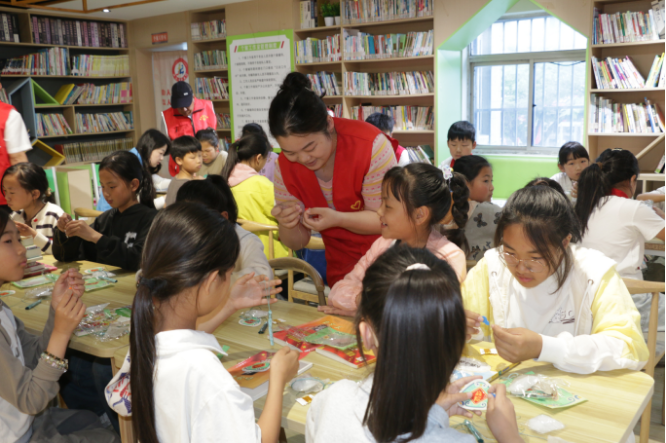  灌云縣楊集鎮開展雙節送溫暖 童心向未來活動