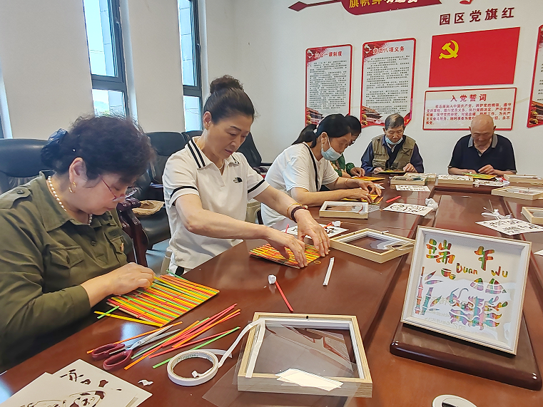 振云社區開展我們的節日·端午   “竹韻端午 匠心傳承”非遺竹編畫活動