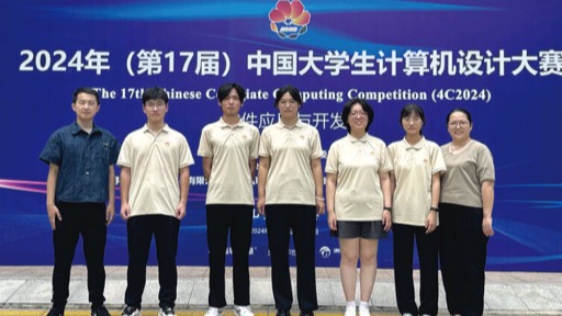 当世界静音，她为自己“发声”  听障女生胡颖以4.0绩点毕业