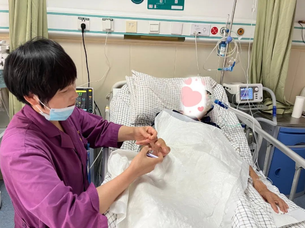 無陪護病房——一鍵破解“一人住院、全家受累”就醫(yī)困擾