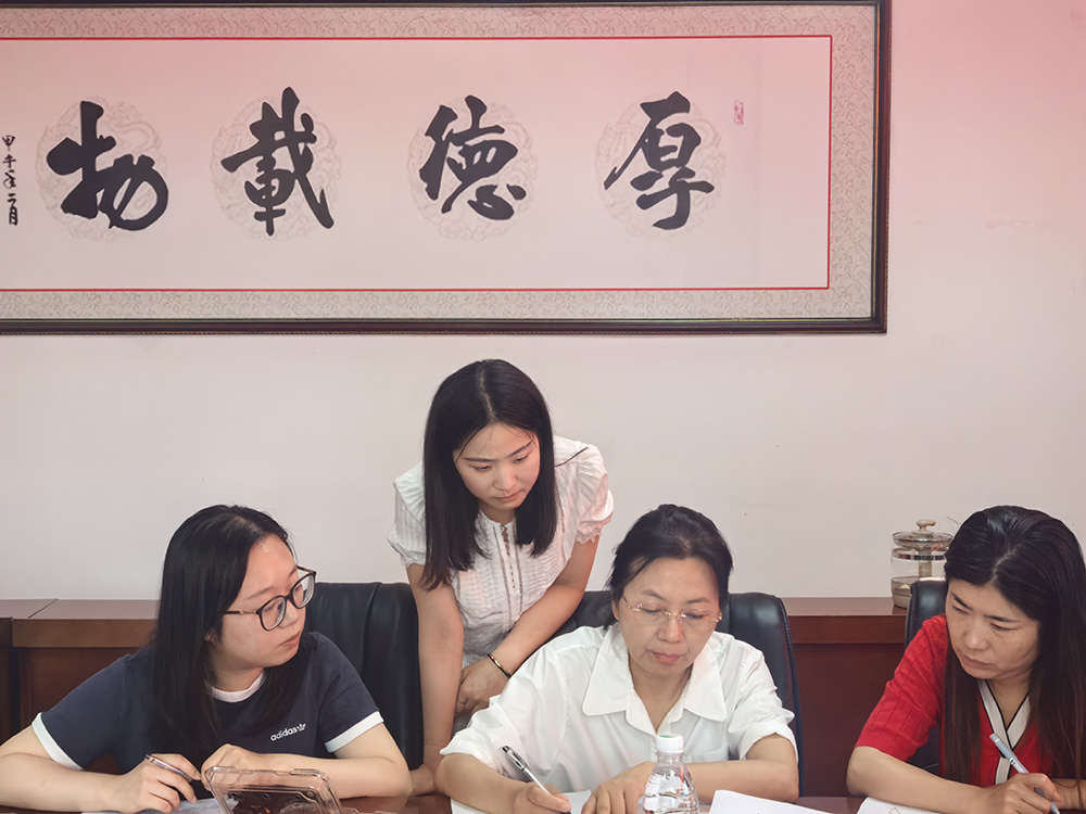 精研細磨促提升 連云港市實驗學校指導“教海探航”論文寫作