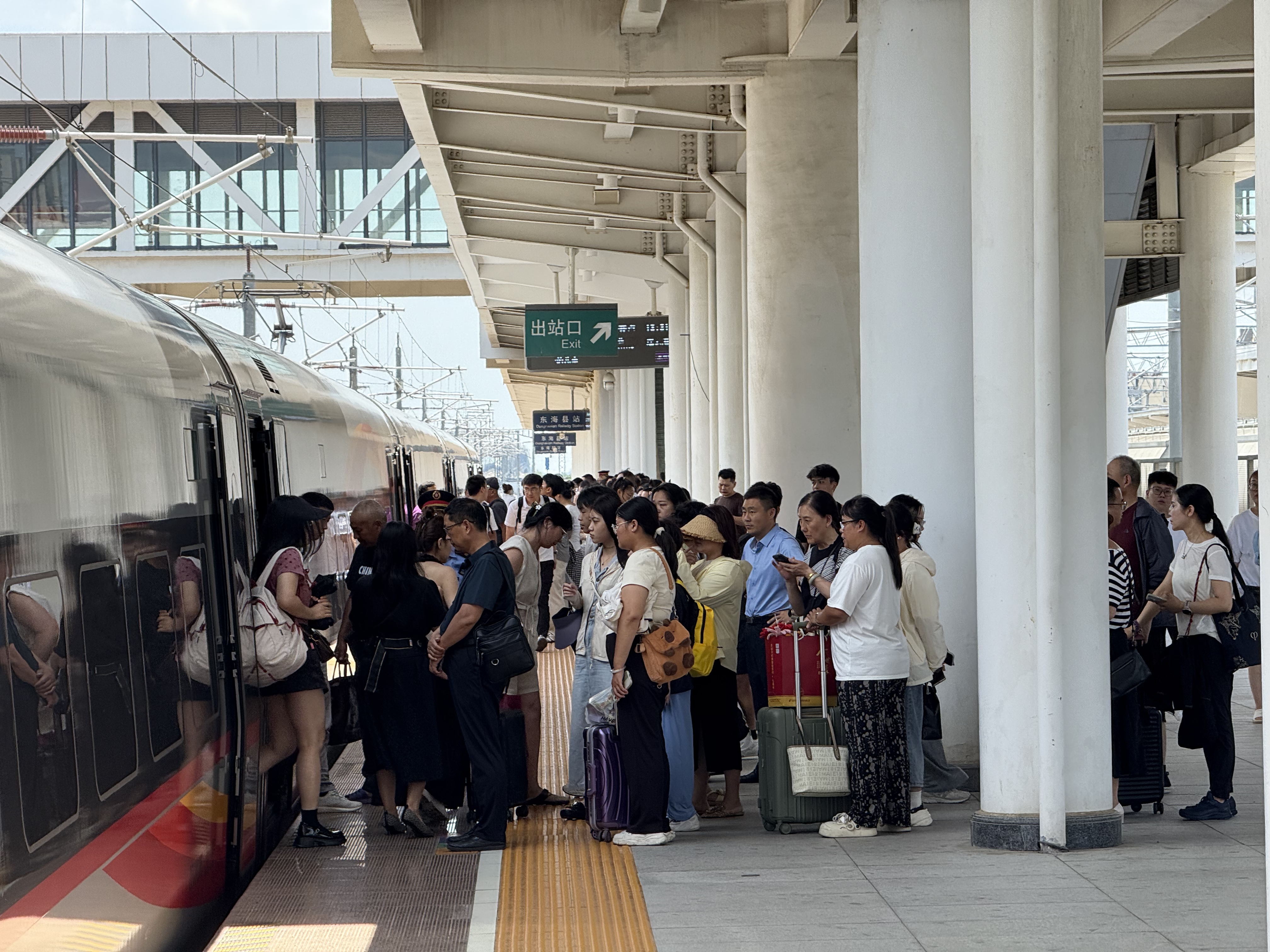暑運進程還未過半 鐵路到發旅客已破200萬人次