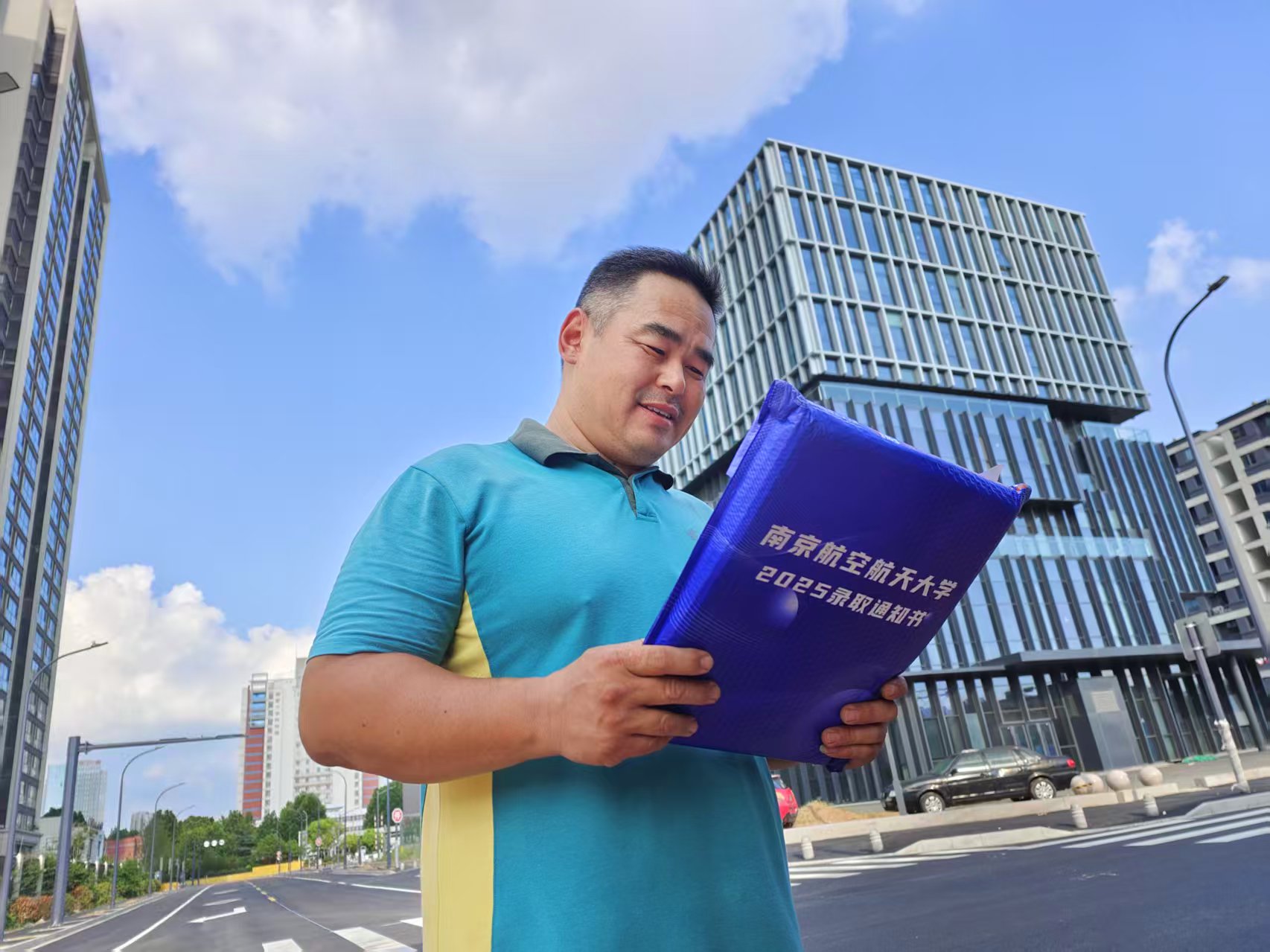 高考錄取通知書投遞進入高峰期 連云港市學子喜獲“盛夏的果實”