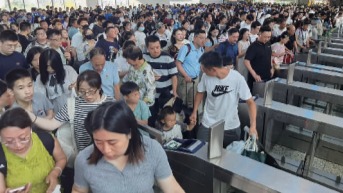 暑假“余额”不多 铁路迎来客流高峰