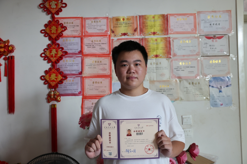 赣榆四名学子持奋斗之匙，启梦想之门
