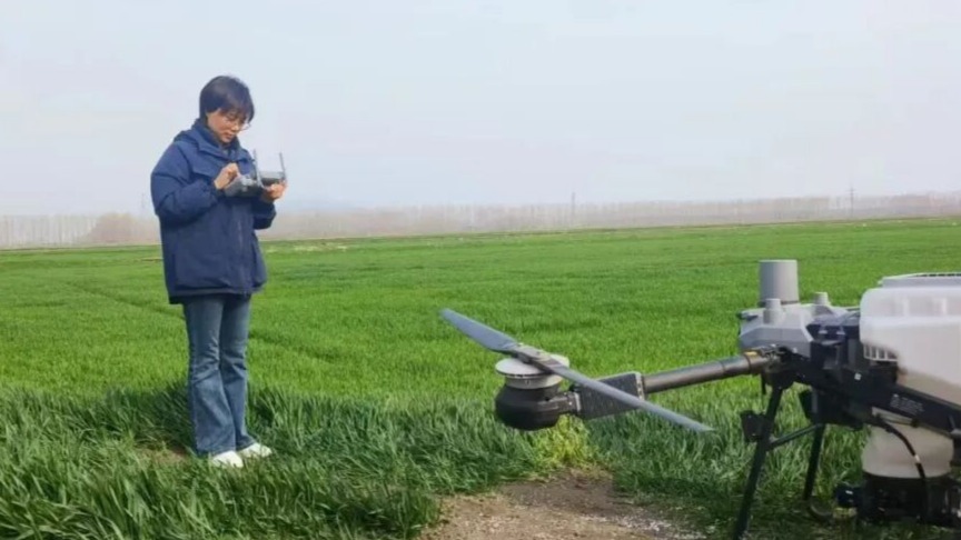 乡土不是退路，而是沃土 徐荣的飞天路