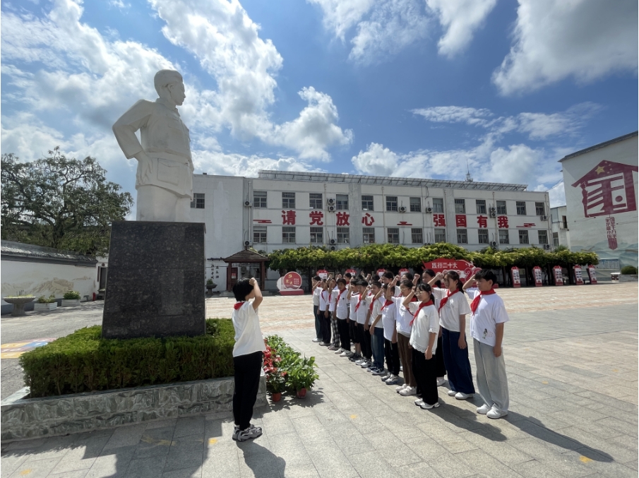 苏光中心小学|瞻仰烈士 汲取精神力量