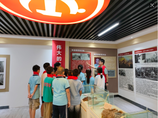 东王集镇开学第一课：以抗战精神铸魂育人 开展纪念抗战胜利80周年主题阅读活动