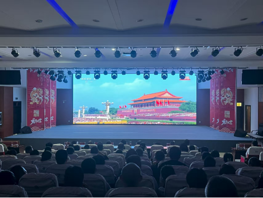 市开发区中云街道：观看盛大阅兵 汲取奋进力量