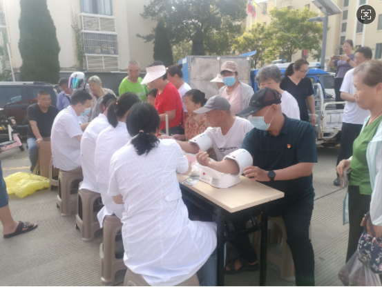 昌圩社区开展“培养健康生活方式，筑牢家庭健康基石”义诊活动