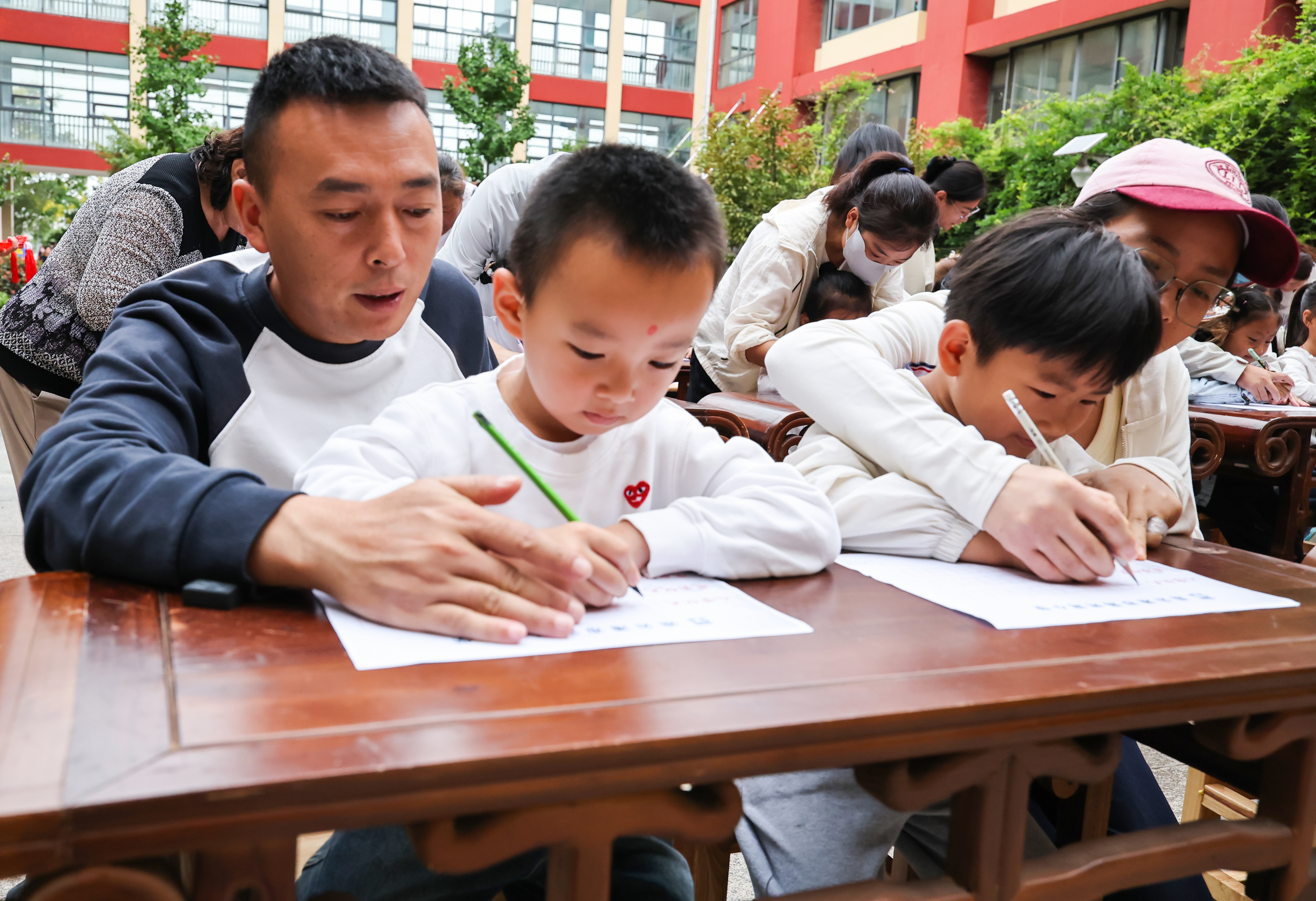 海州湾小学 举办一年级新生“开笔礼”