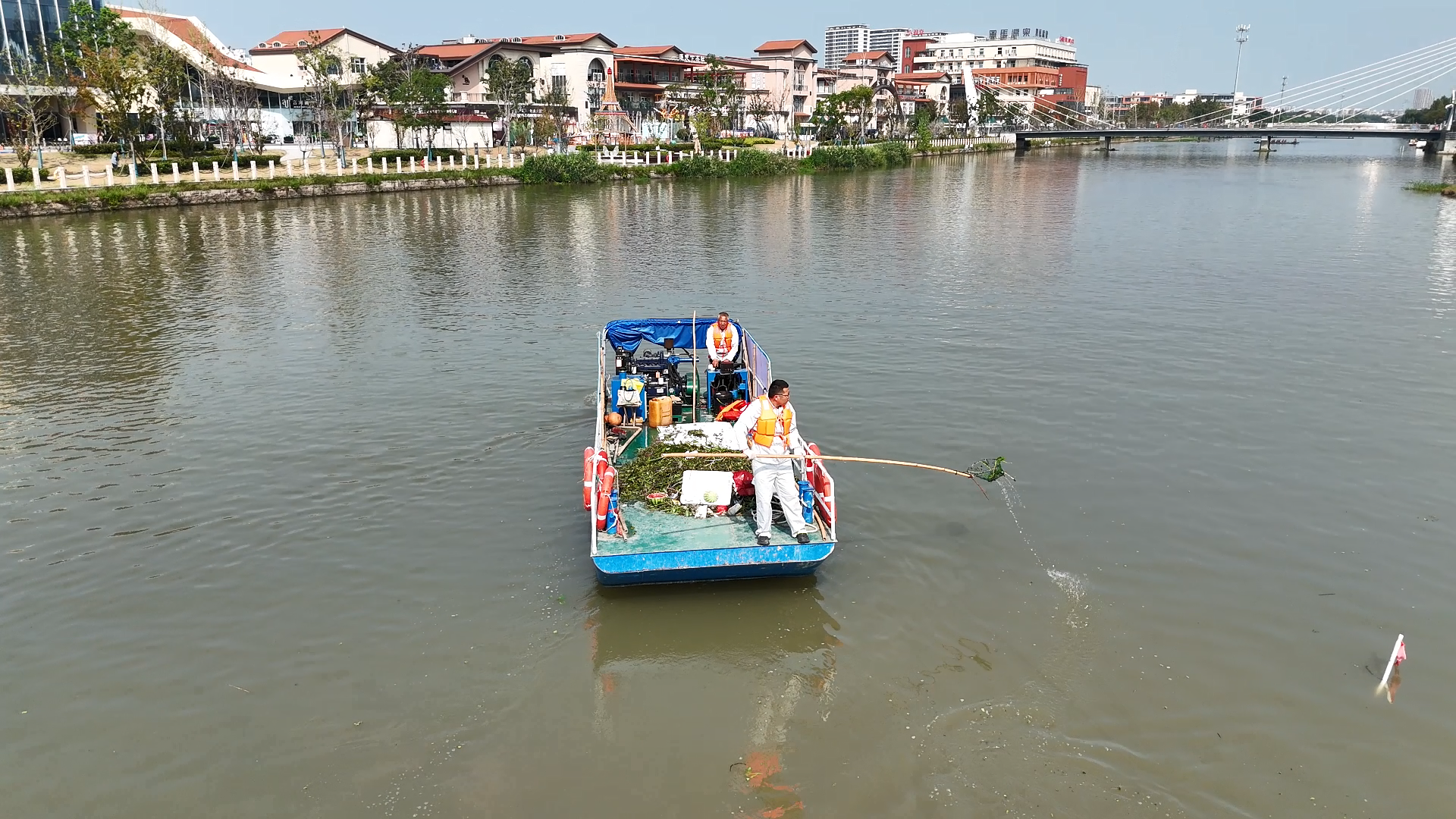 国庆我在岗|“水陆空”协同 立体化守护港城水美
