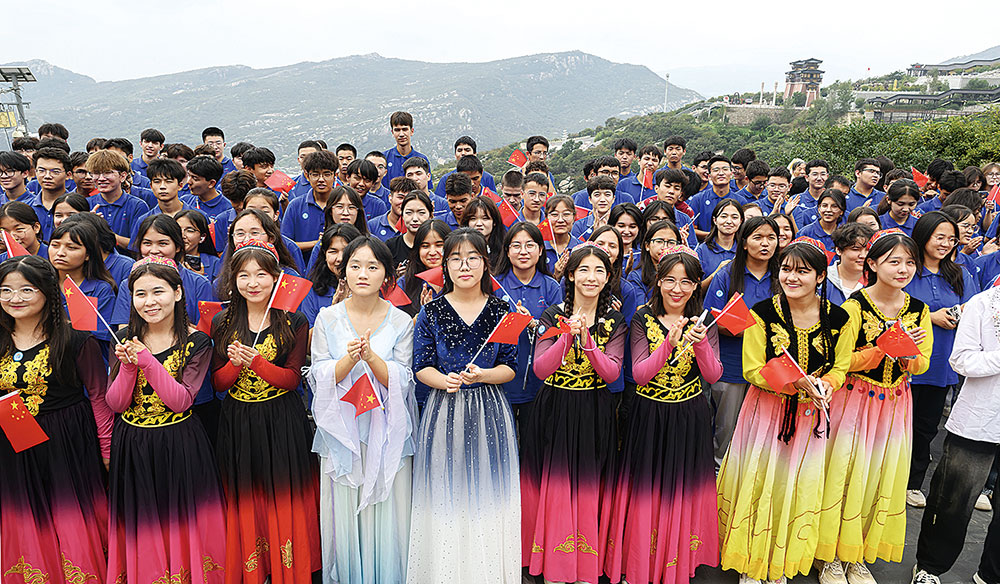 连云港高级中学新疆班假期活动书写民族团结育人新篇