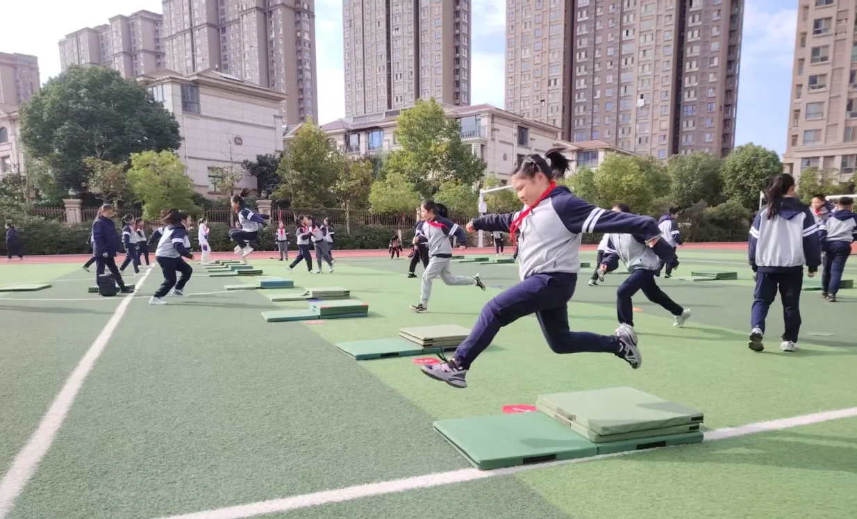 师专三附小开展体育教学研讨活动