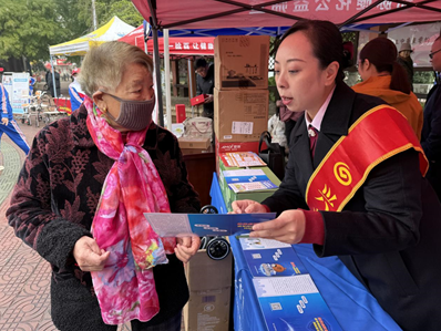 情暖重阳护“银龄” 消保同行润民心——兴业银行连云港分行深入开展重阳敬老金融知识宣教