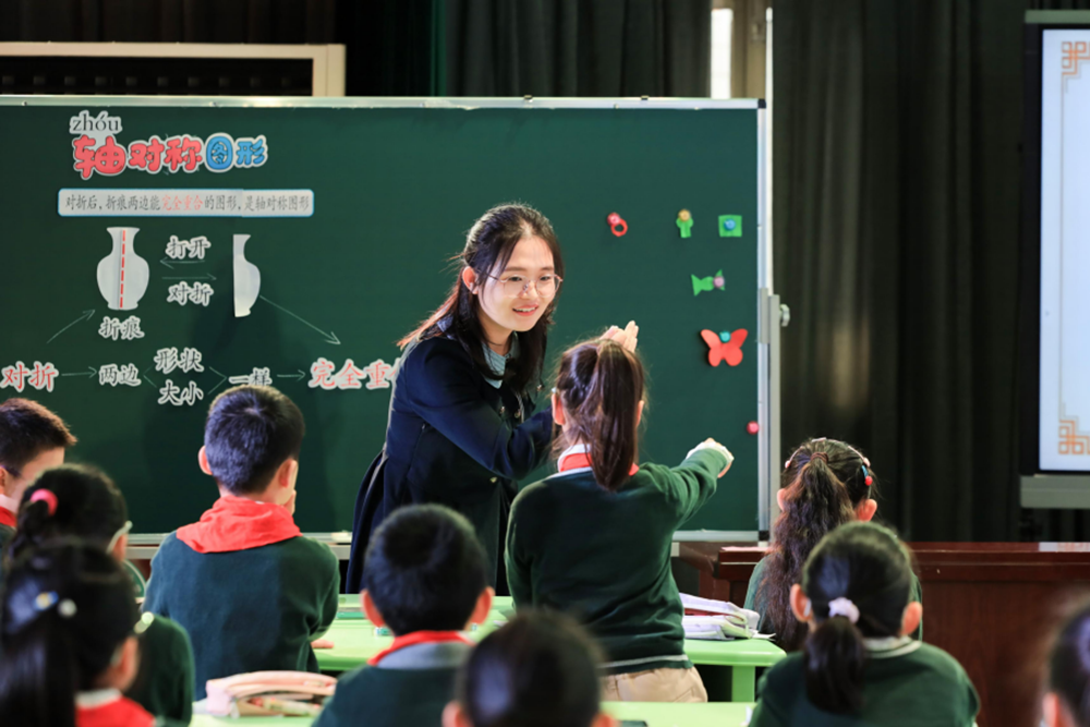 解放路小学承办市“1+3”高品质课堂展示活动暨小学名校长第四发展共同体活动