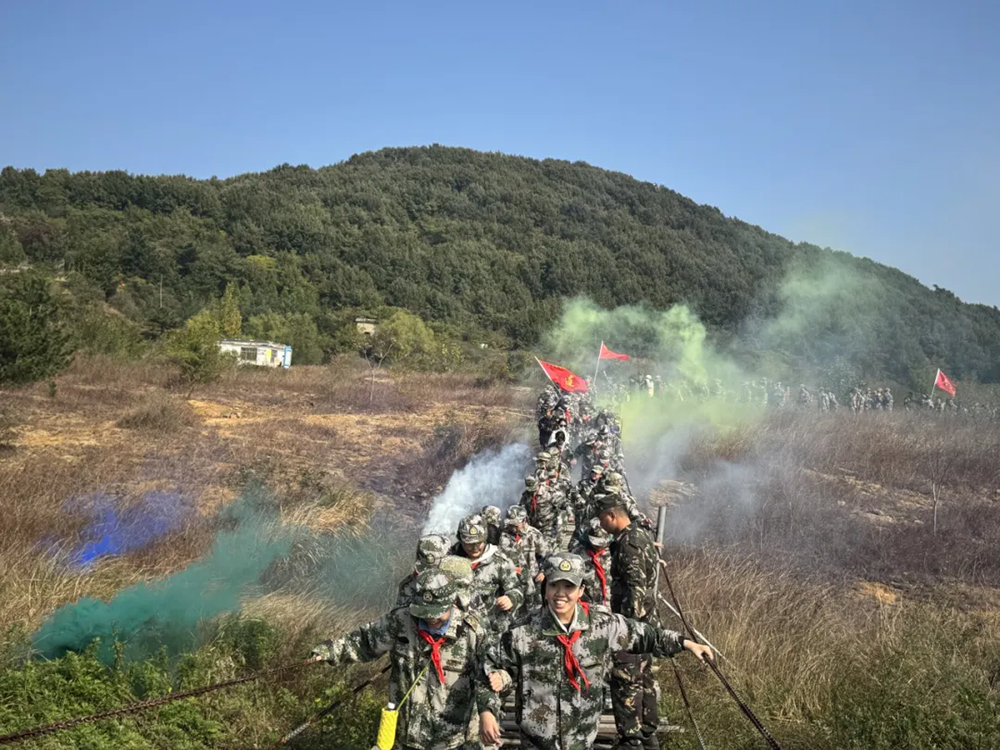 迷彩映初心 少年勇担当 师专一附小六年级军事主题体验活动