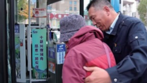 公交车司机周卓文的“稳”与“暖”